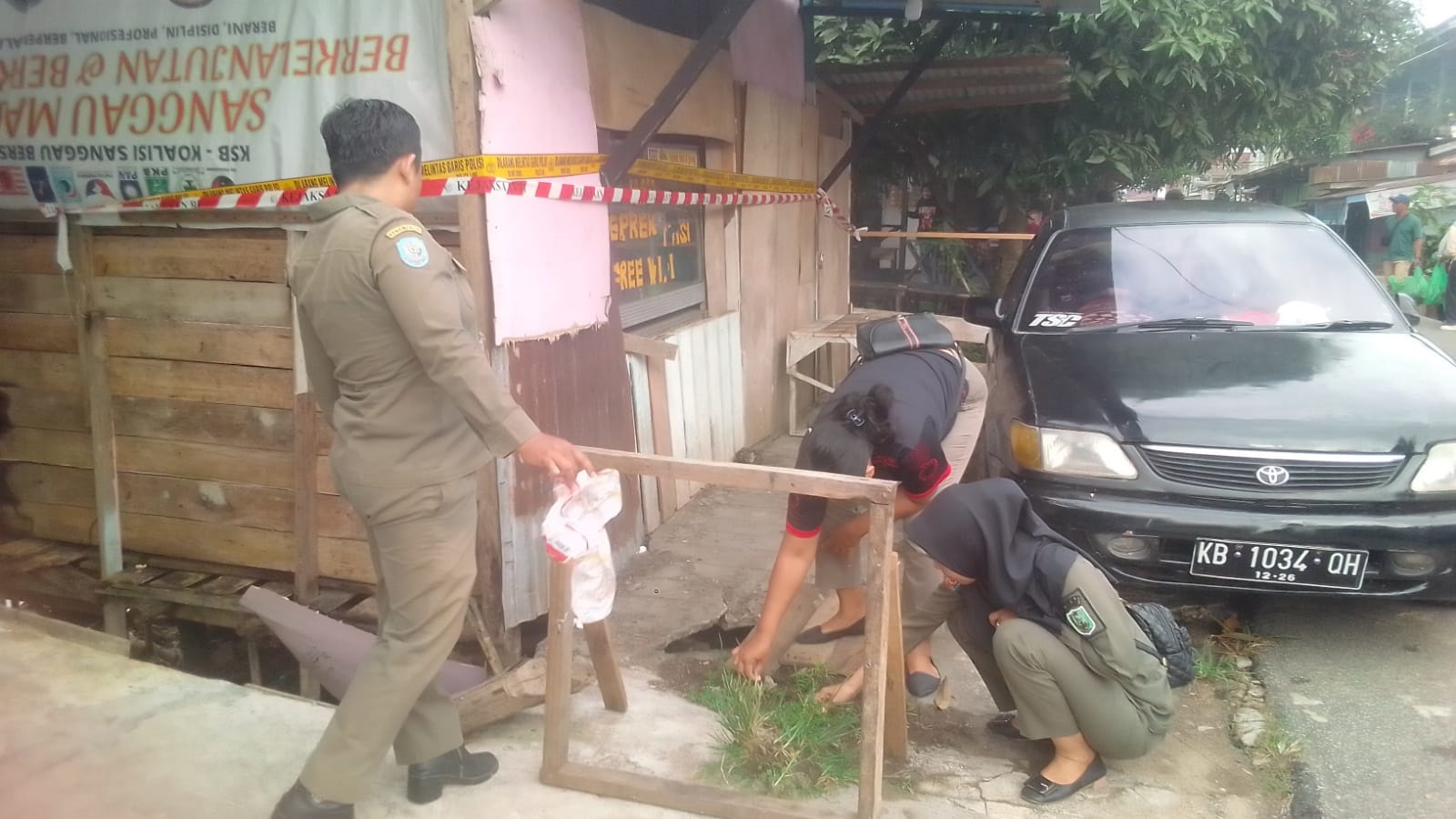 SATPOL PP Gelar Kerja Bakti untuk Jaga Kerbesihan Lingkungan