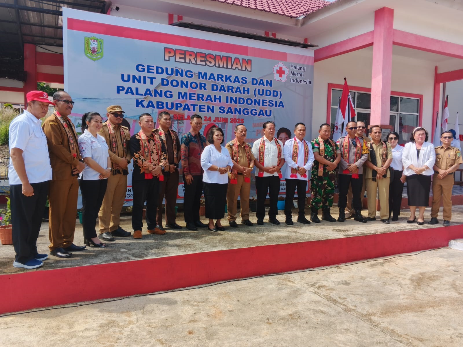 Satpol PP Melaksanakan Pengamanan pada Kegiatan Peresmian Gedung Markas dan UDD PMI serta Launching SIMDONDAR PMI Kabupaten Sanggau